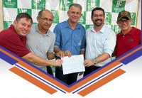 Vereador Romivaldo Martins e Secretário da Agricultura realizam entrega de kits de hortaliças do Programa Mesa Farta em Lagoa da Confusão